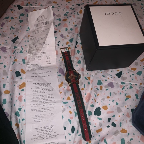 Gucci watch and Gucci sunglasses - Picture 1 of 7